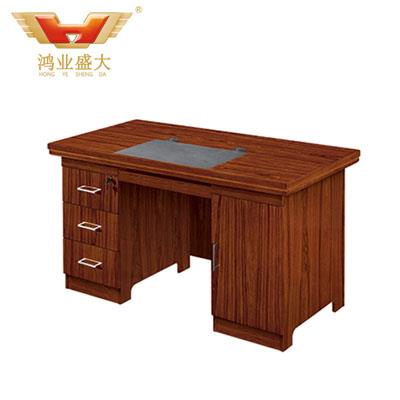 ʵľְԱ�칫��ְԱ̨4��